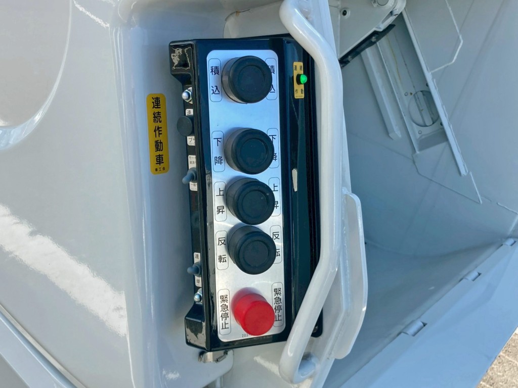 連続 ⇔ 単独切り替えスイッチ付きです。|日野 デュトロ 2KG-XZU605X(2WD)の写真18