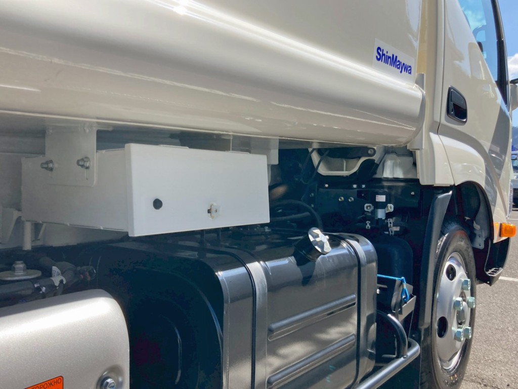 運転席側に工具箱が付いています。|日野 デュトロ 2KG-XZU605X(2WD)の写真23