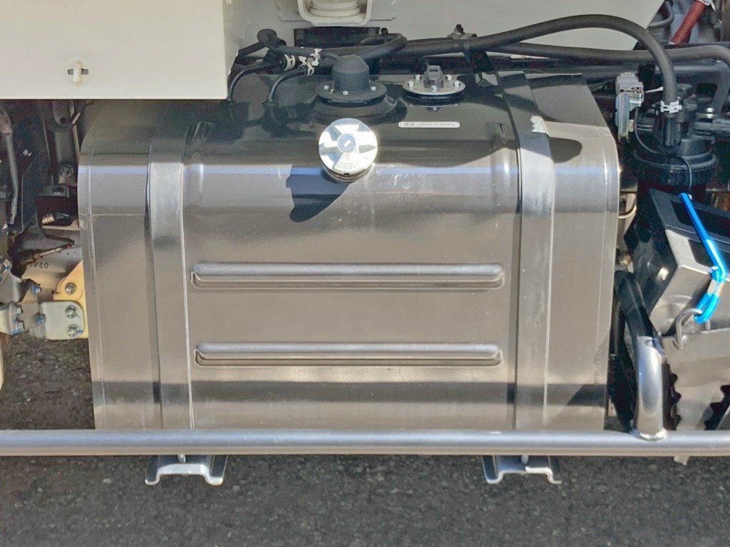 燃料タンクは70Lです。|日野 デュトロ 2KG-XZU605X(2WD)の写真25