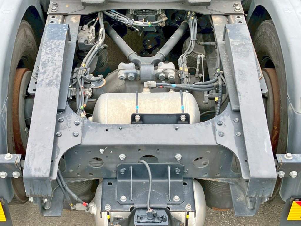 サイドモニター付きです。|日野 プロフィア 2DG-SH1EDGG(2WD)の写真20
