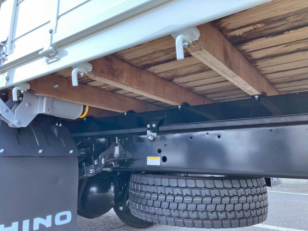 シャーシとネタの状態です。(縦ネタは鉄製・横ネタは木製です)|日野 レンジャー 2KG-FE2ACAの写真6