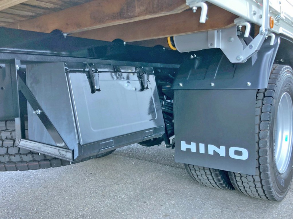 ボディー運転席側後方に工具箱が付いています。|日野 レンジャー 2KG-FE2ACAの写真11