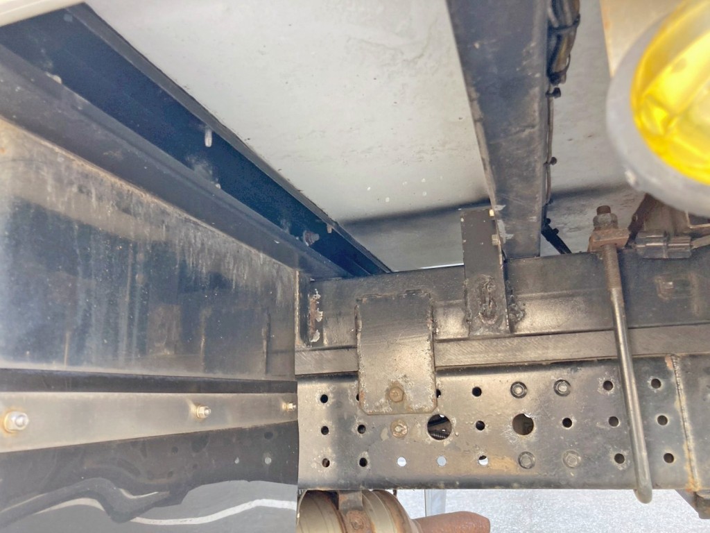 シャーシとネタの状態です。(縦ネタ・横ネタは鉄製です)|三菱 キャンター TPG-FBA20(2WD)の写真6