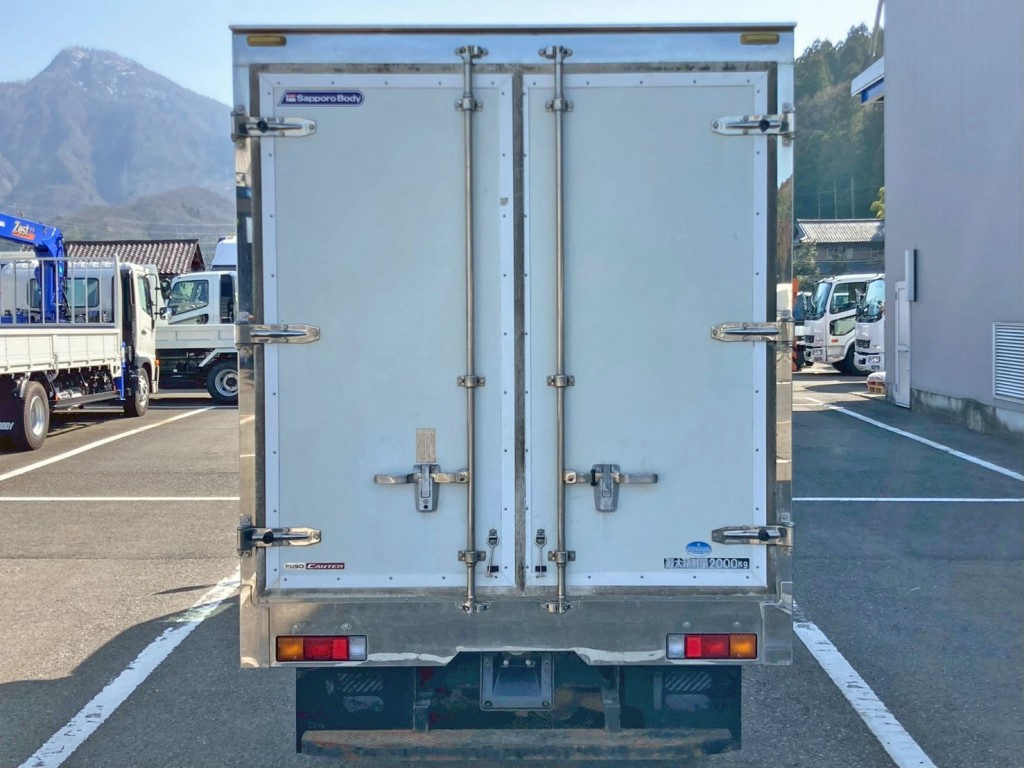 リヤ蝶番・ハンマーロック・キャッチはステンレス製です。|三菱 キャンター TPG-FBA20(2WD)の写真9