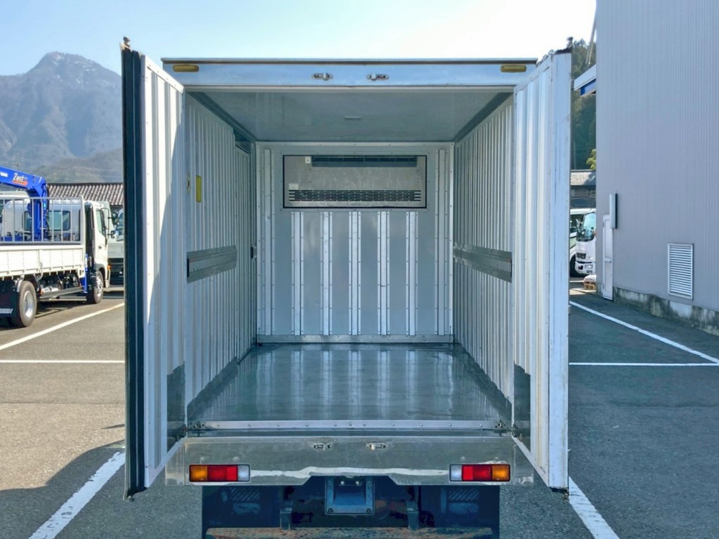 リヤドアは90度ストッパー付きです。|三菱 キャンター TPG-FBA20(2WD)の写真10