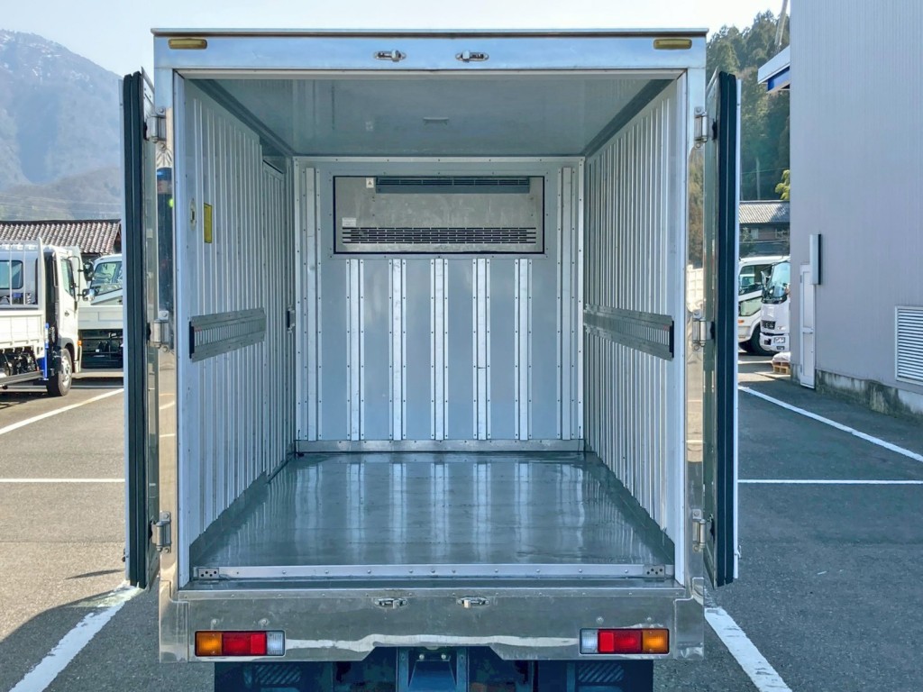 門口周りはステンレス製です。|三菱 キャンター TPG-FBA20(2WD)の写真13