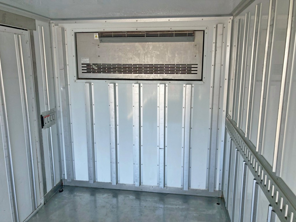 冷凍機の吹き出し口です。|三菱 キャンター TPG-FBA20(2WD)の写真15