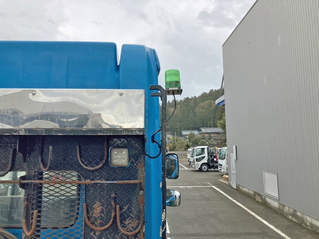 左右回転灯取り付け分全幅オーバーしています。(運手席側)|日野 プロフィア 2DG-SS1EKHAの写真14