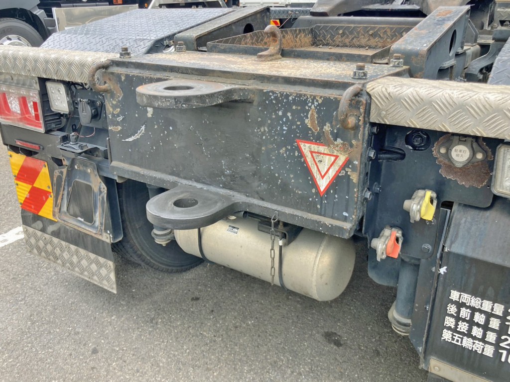 ポールトレーラー連結ピン欠品しています。(エアー配管等来ています)|日野 プロフィア 2DG-SS1EKHAの写真22