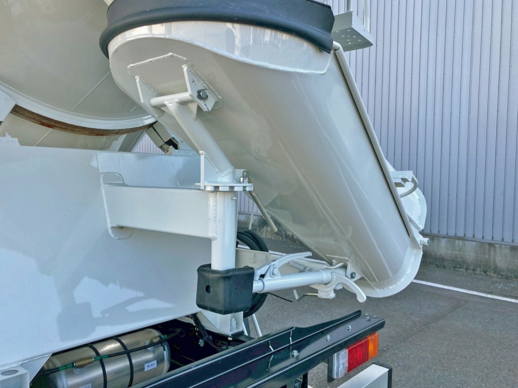 シューターは手動式です。|いすゞ フォワード 2PG-FRR90S4(2WD)の写真11