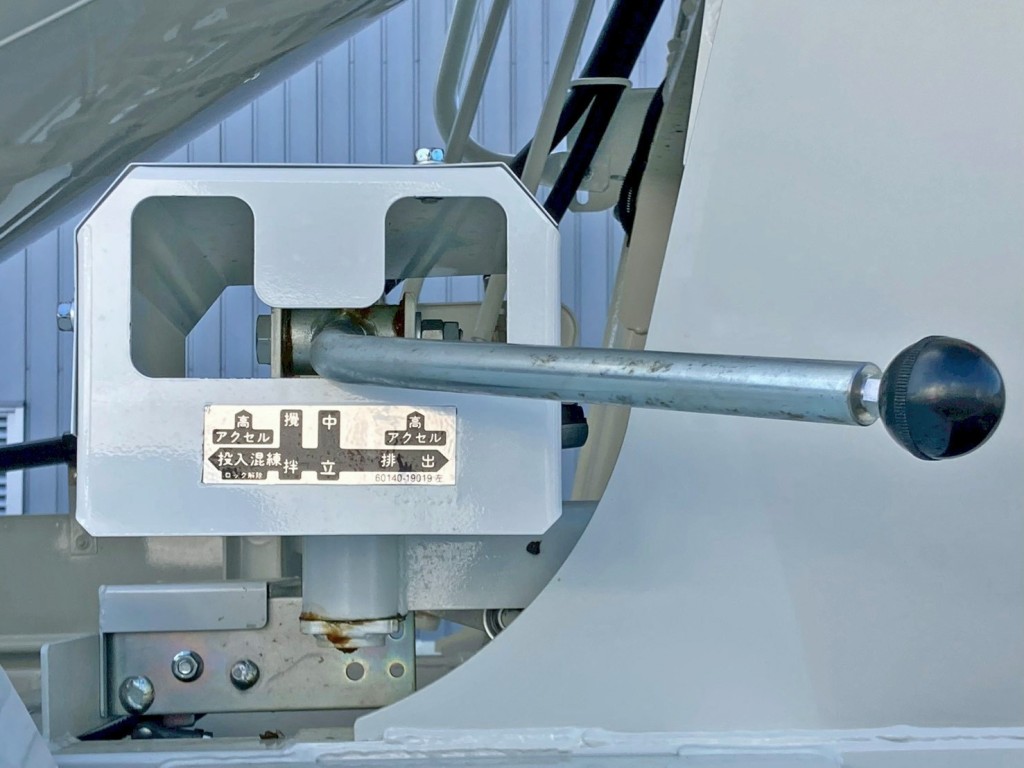 上物の操作レバーです。(助手席側)|いすゞ フォワード 2PG-FRR90S4(2WD)の写真15