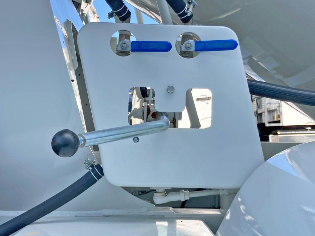 上物の操作レバーです。(運転席側)|いすゞ フォワード 2PG-FRR90S4(2WD)の写真16