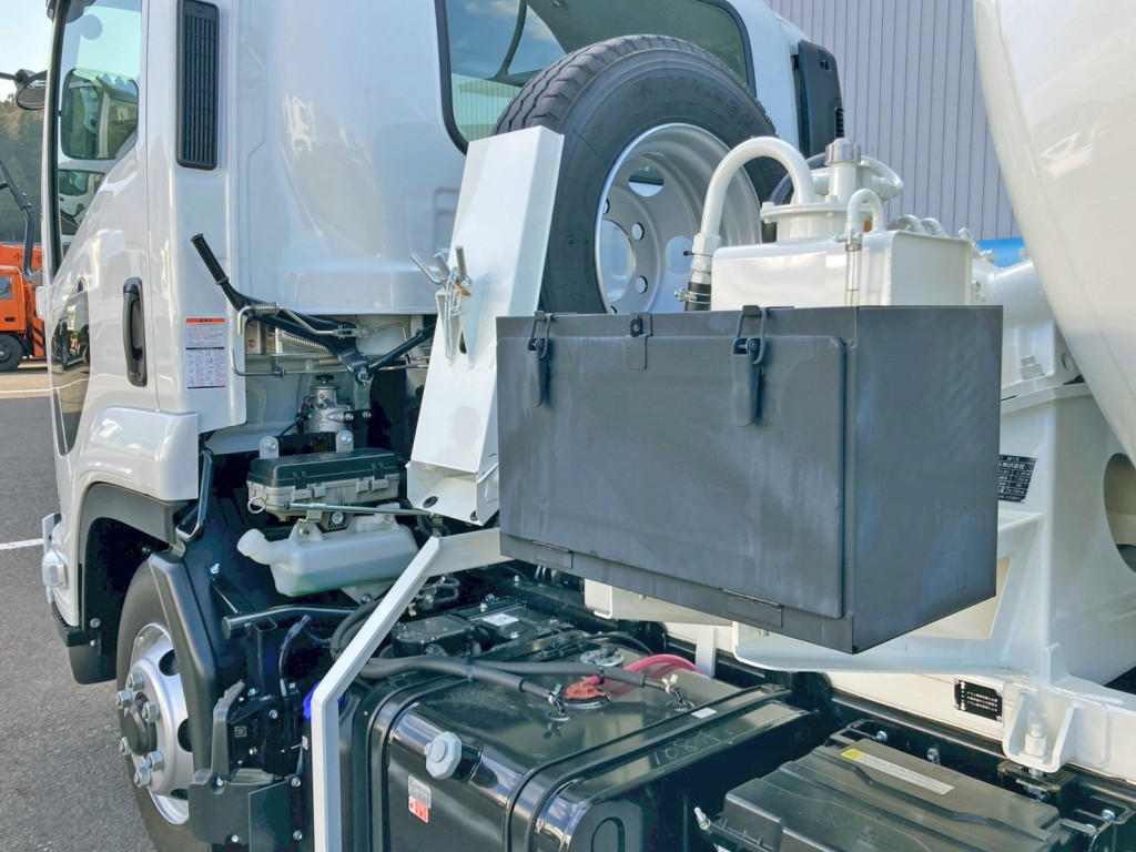 助手席側に工具箱が付いています。|いすゞ フォワード 2PG-FRR90S4(2WD)の写真17