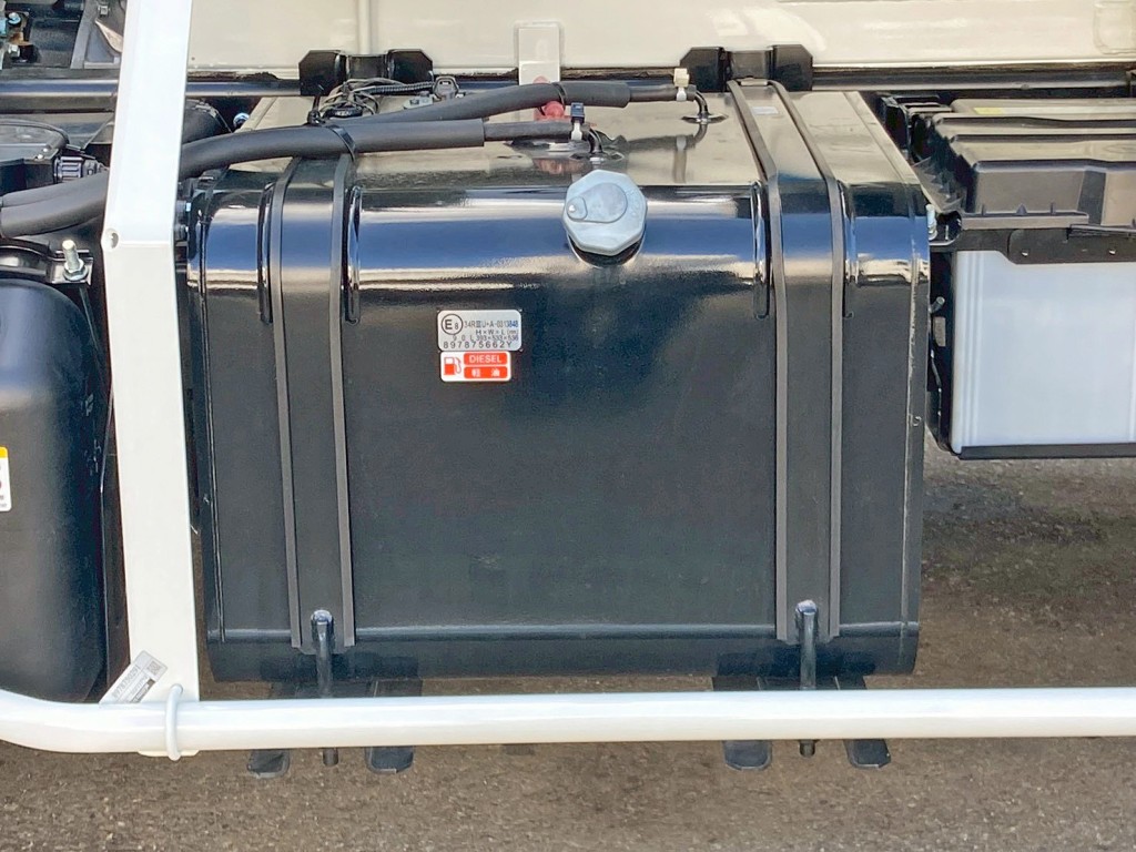 燃料タンクは90Lです。|いすゞ フォワード 2PG-FRR90S4(2WD)の写真23