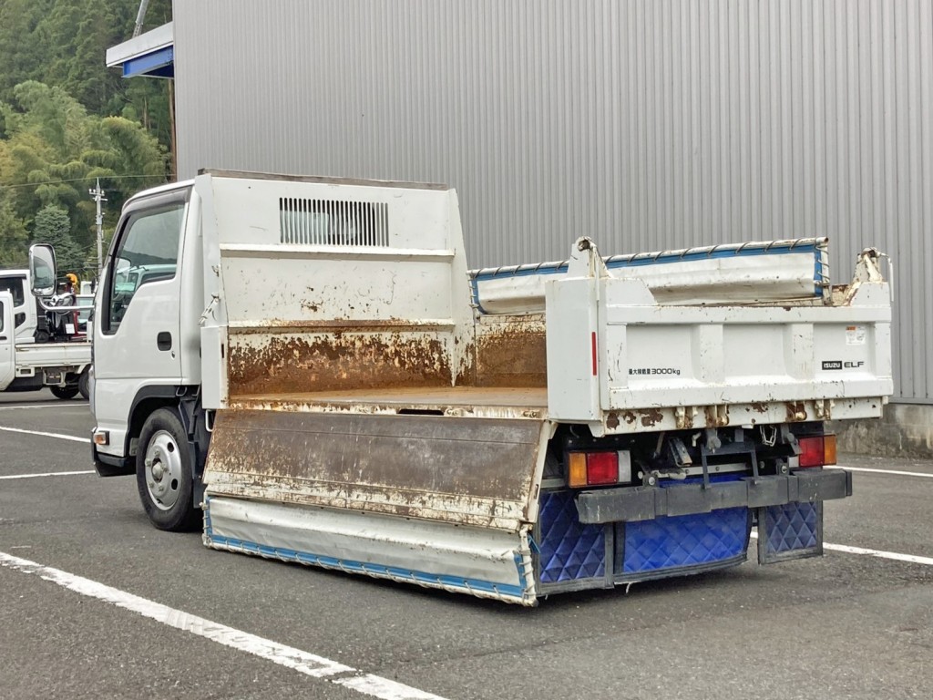 アオリを開いた状態です。|いすゞ エルフ 2RG-NKR88AD(2WD)の写真3