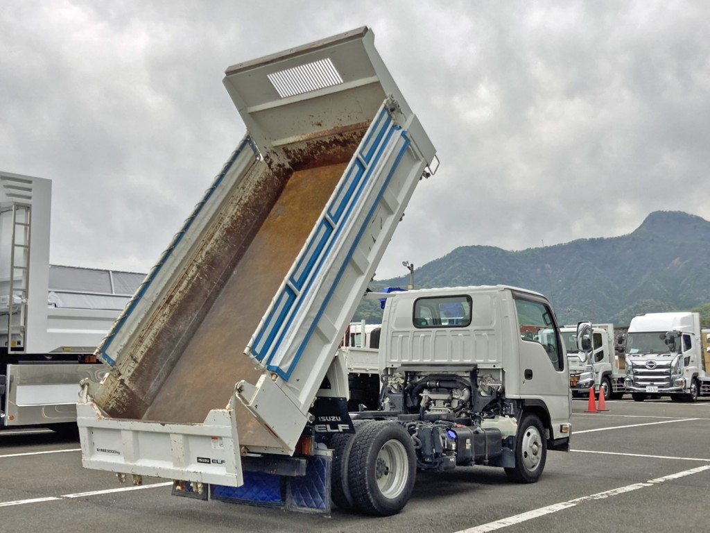 いすゞ エルフ 2RG-NKR88AD(2WD)の写真4