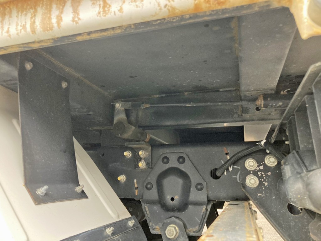 シャーシとネタの状態です。(縦ネタ・横ネタは鉄製です)|いすゞ エルフ 2RG-NKR88AD(2WD)の写真6