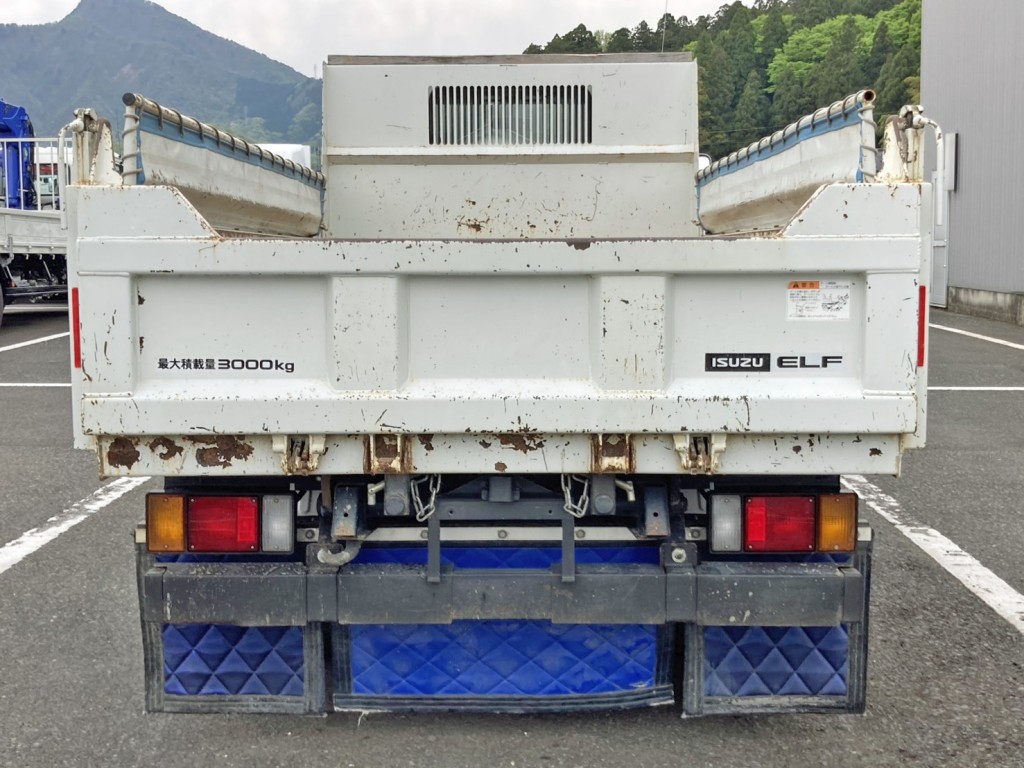 リヤ周りの状態です。|いすゞ エルフ 2RG-NKR88AD(2WD)の写真16