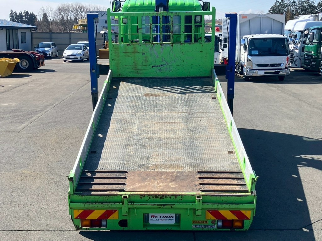 床は縞板鉄板です。|三菱 ファイター 2KG-FK62F(2WD)の写真11