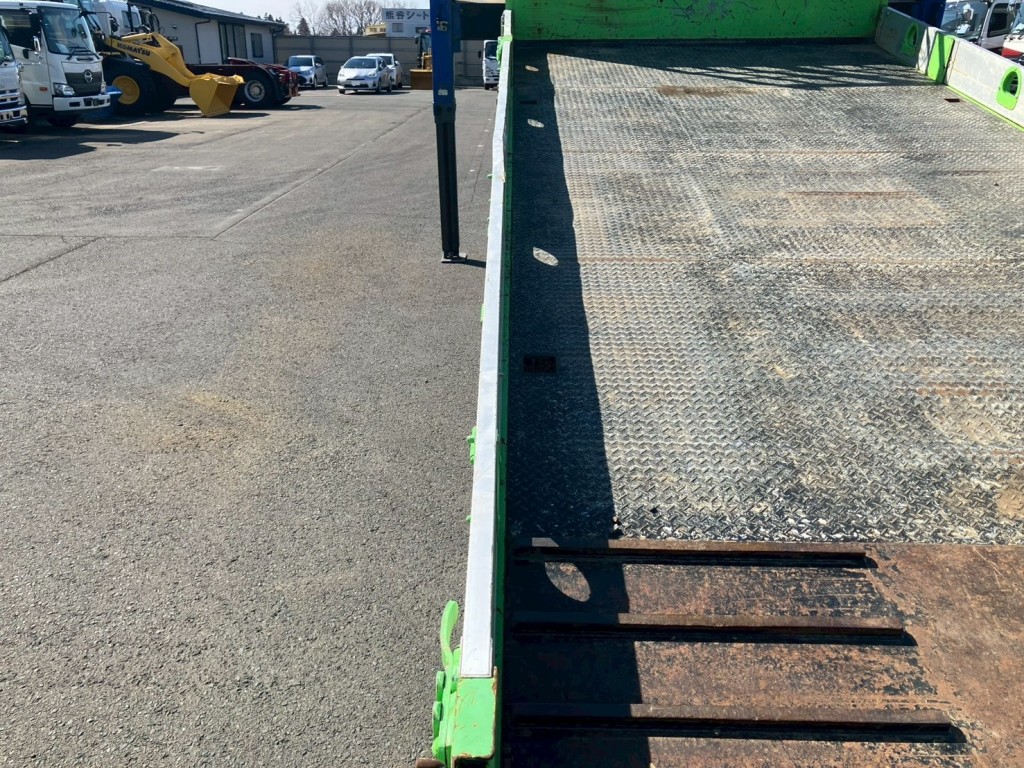 助手席側アオリに曲がりがあります。|三菱 ファイター 2KG-FK62F(2WD)の写真17