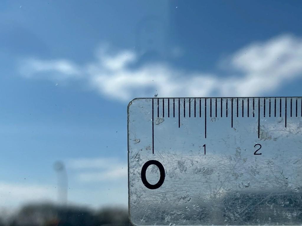 フロントガラスに飛び石があります。|三菱 ファイター 2KG-FK62F(2WD)の写真23