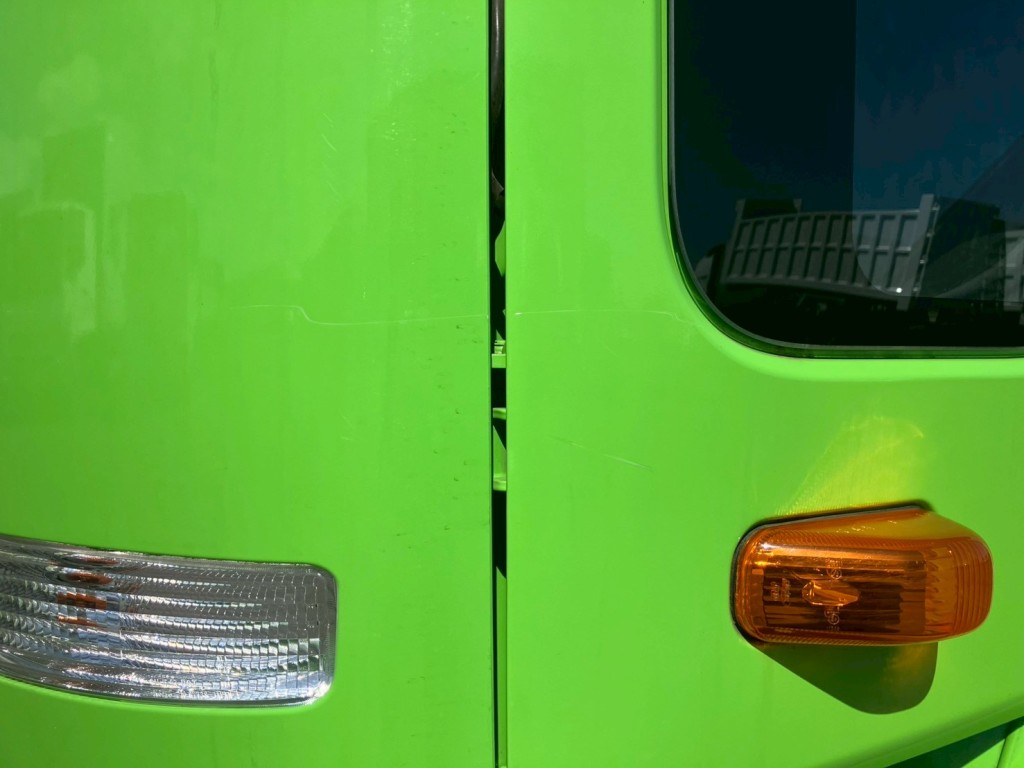 助手席側コーナーパネル・ドアにキズがあります。|三菱 ファイター 2KG-FK62F(2WD)の写真26