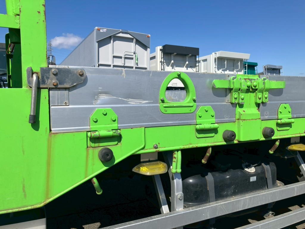 助手席側アオリにキズ・ヘコミがあります。|三菱 ファイター 2KG-FK62F(2WD)の写真29