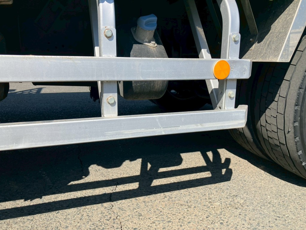 助手席側サイドバンパーにキズがあります。|三菱 ファイター 2KG-FK62F(2WD)の写真32