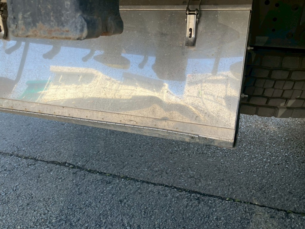工具箱にヘコミがあります。|三菱 ファイター 2KG-FK62F(2WD)の写真41