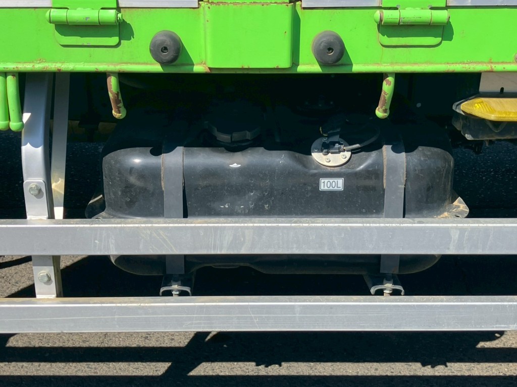 燃料タンクは100Lです。|三菱 ファイター 2KG-FK62F(2WD)の写真44