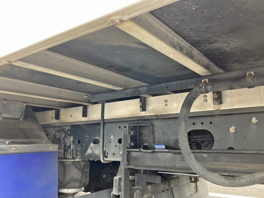 シャーシとネタの状態です。(縦ネタ・横ネタはアルミ製です)|いすゞ フォワード 2PG-FTR90V2の写真6
