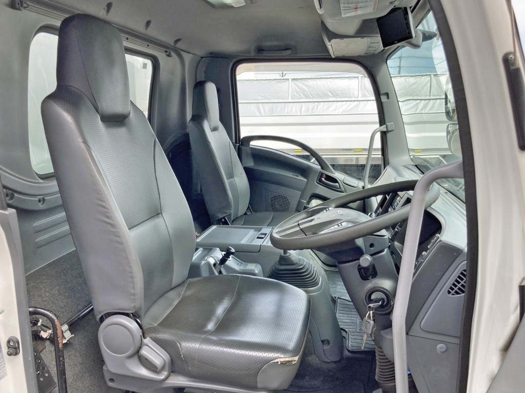 ベッドレスキャビンです。|いすゞ フォワード 2PG-FTR90V2の写真7