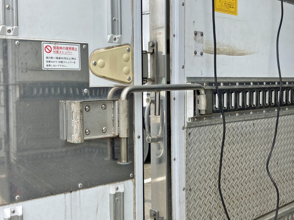 助手席側ストッパーの状態です。|いすゞ フォワード 2PG-FTR90V2の写真11