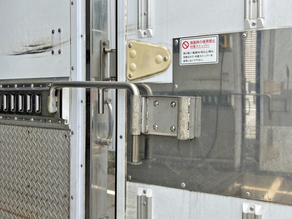 運転席側ストッパーの状態です。|いすゞ フォワード 2PG-FTR90V2の写真12