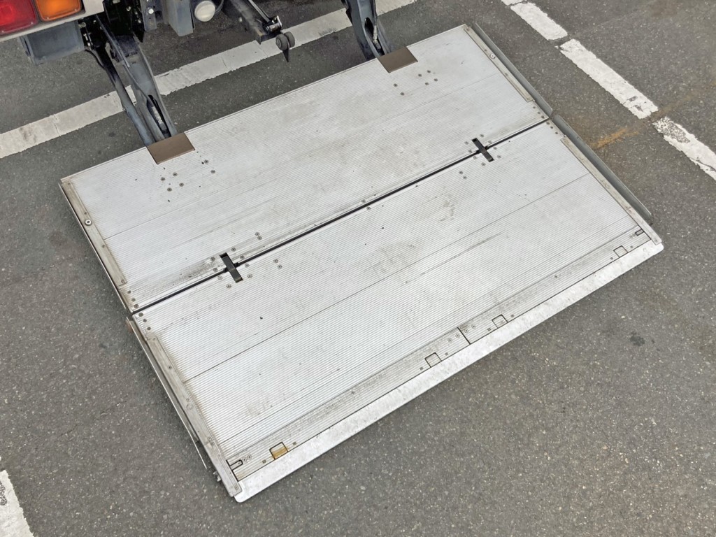 ゲートのステージの状態です。|いすゞ フォワード 2PG-FTR90V2の写真20