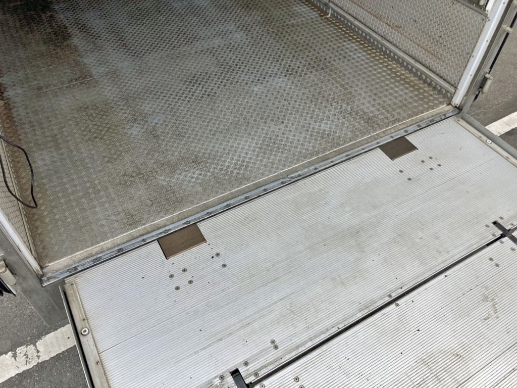 ゲートを上限まで上げた状態です。|いすゞ フォワード 2PG-FTR90V2の写真21