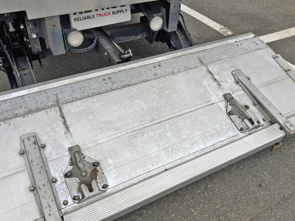 ゲート裏側に引きキズがあります。|いすゞ フォワード 2PG-FTR90V2の写真22