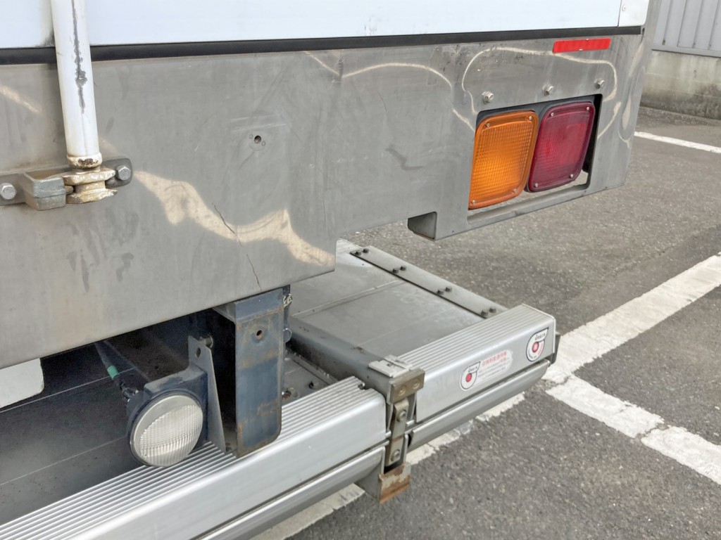 リヤレール運転席側 及び 運転席側メインフレーム後方の当たりゴムが欠品しています。|いすゞ フォワード 2PG-FTR90V2の写真27