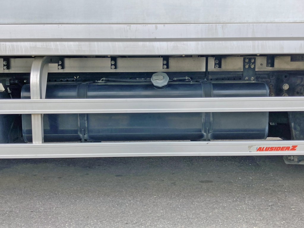 燃料タンクは200Lです。|いすゞ フォワード 2PG-FTR90V2の写真40