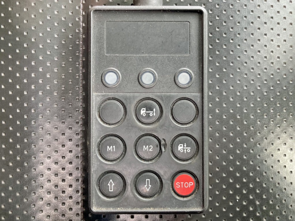 エアサスのコントローラーです。|いすゞ フォワード 2PG-FTR90V2の写真45