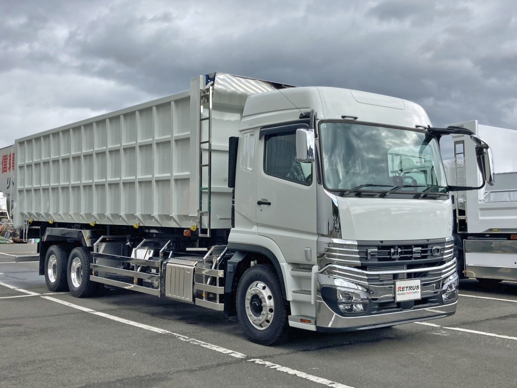 ホイールはアルミ製、サイドバンパー・フェンダーはステンレス製です。|三菱 スーパーグレート 2PG-FV80VZの写真2