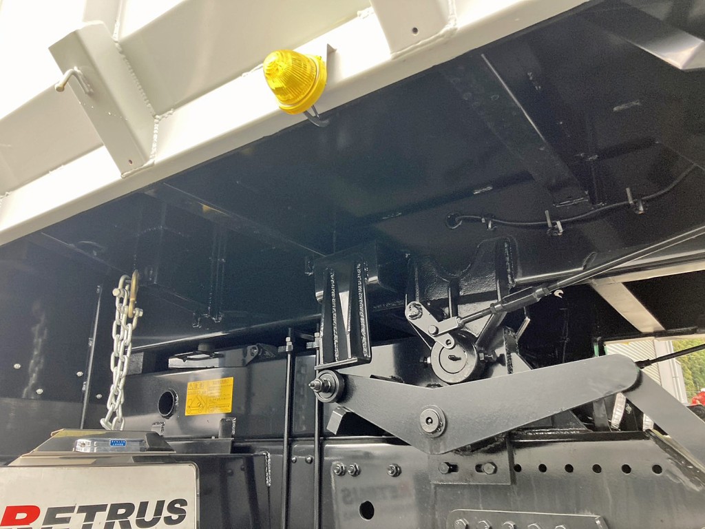 シャーシとネタの状態です。(縦ネタ・横ネタは鉄製です)|三菱 スーパーグレート 2PG-FV80VZの写真6