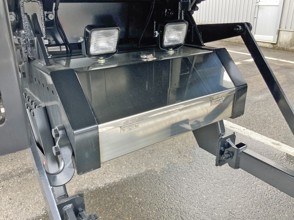 リヤ中央部に工具箱が付いています。|三菱 スーパーグレート 2PG-FV80VZの写真18