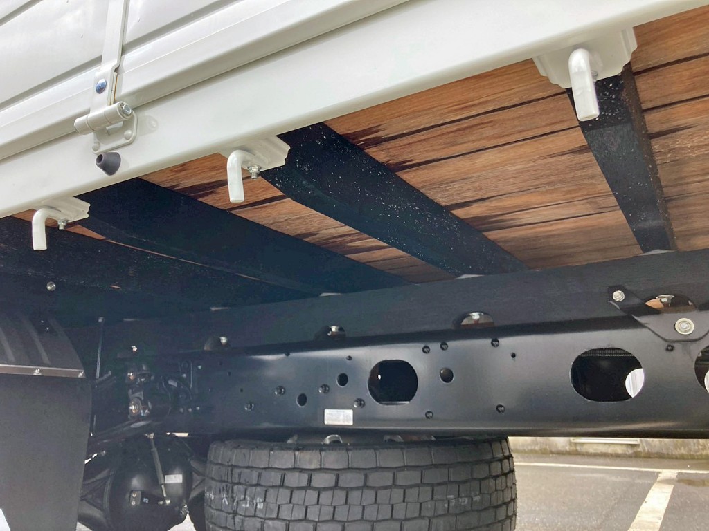 シャーシとネタの状態です。(縦ネタ・横ネタは木製です)|三菱 ファイター 2KG-FK62FZの写真6