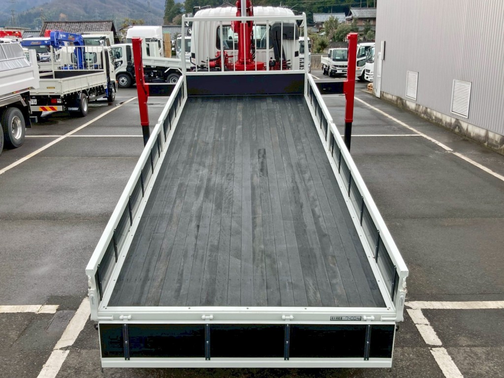 床は板張りです。|三菱 ファイター 2KG-FK62FZの写真9