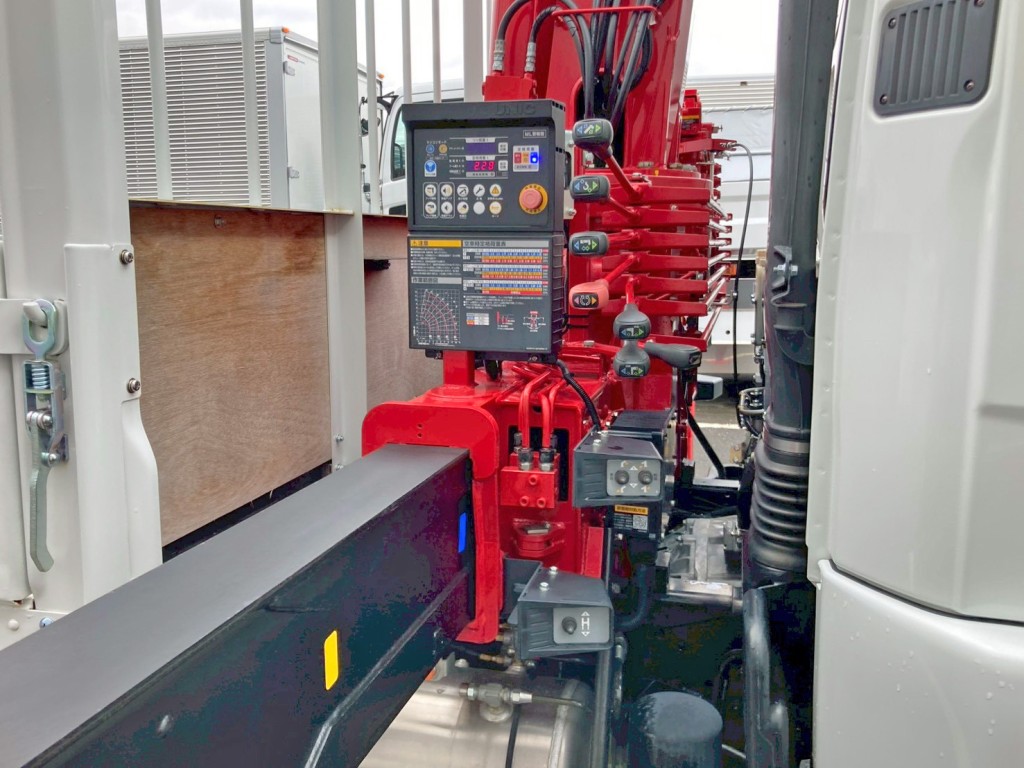 アウトリガーは差し違い式です。(自動張り出しします)|三菱 ファイター 2KG-FK62FZの写真13