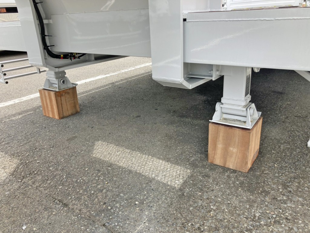 脚は手動式です。|トレクス  PLR430DEの写真21