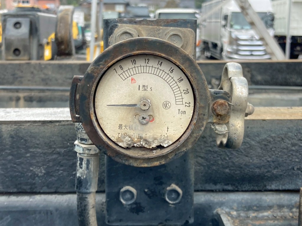 自重計です。(レンズ欠品しています)|三菱 スーパーグレート QKG-FV60VXの写真20