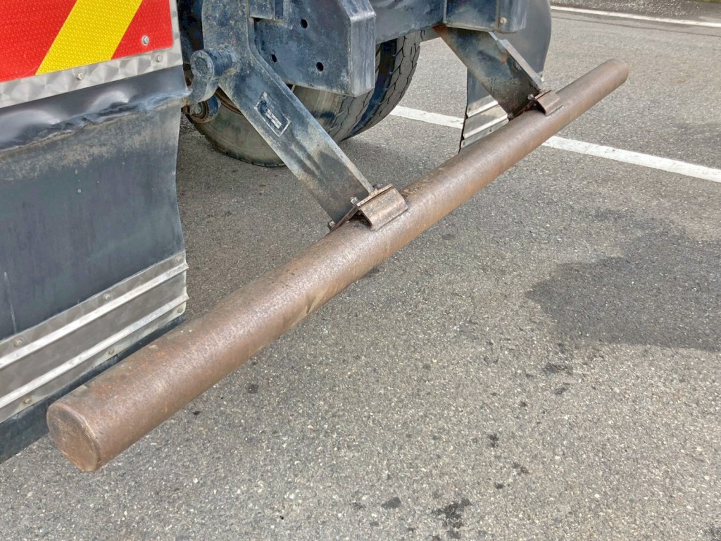 リヤバンパー走行時の状態です。|三菱 スーパーグレート QKG-FV60VXの写真25