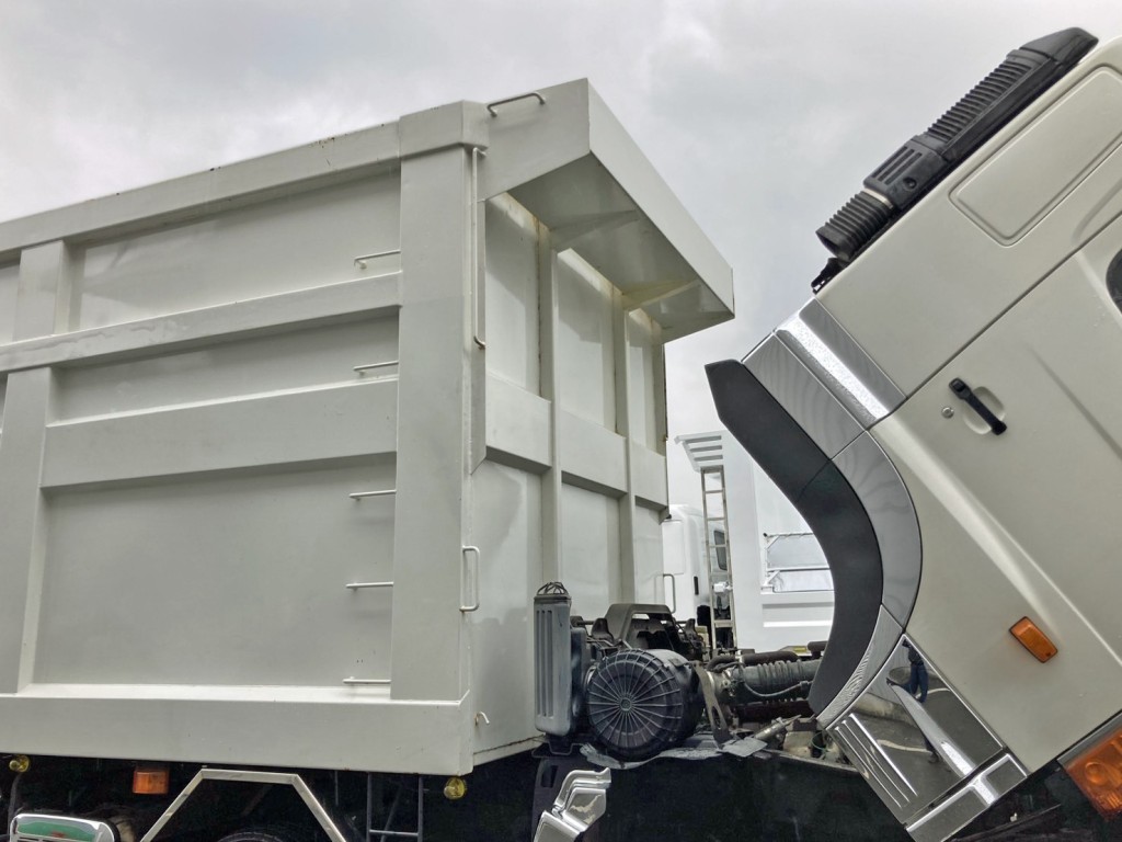 日野 プロフィア QKG-FW1EWEAの写真21